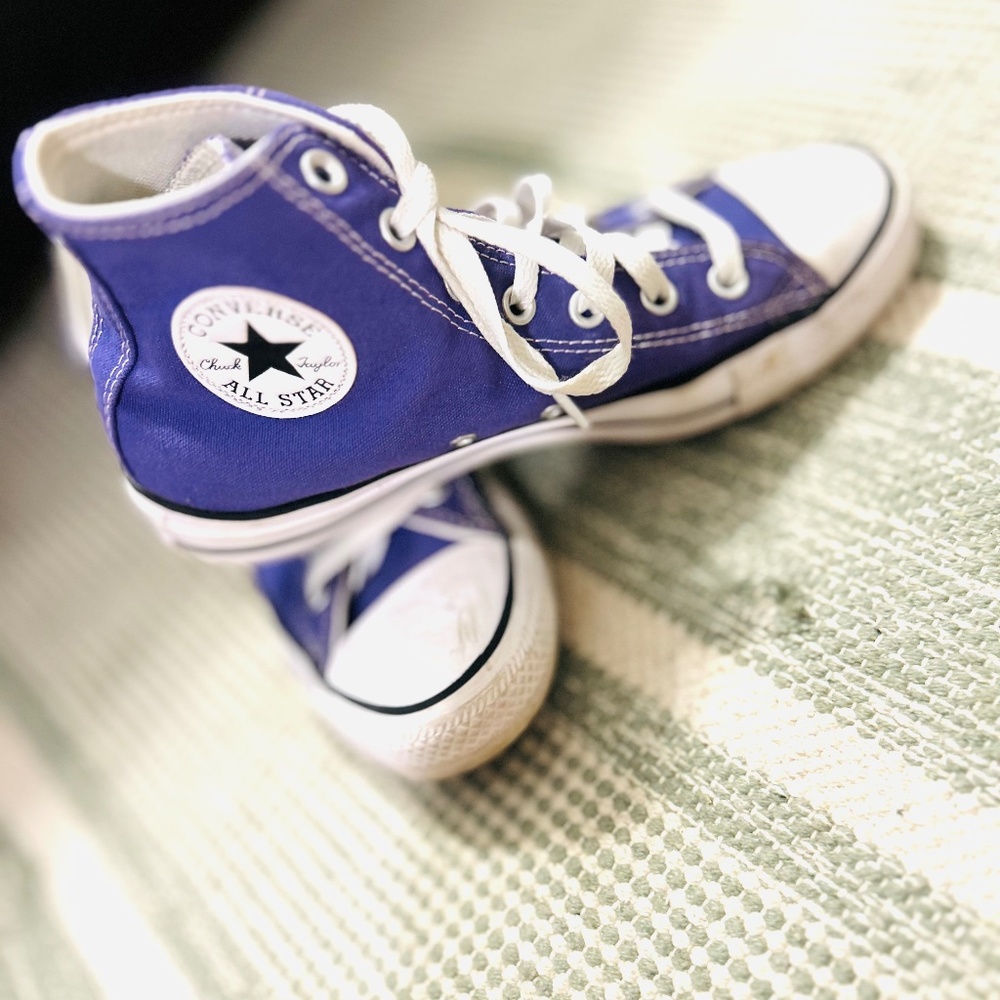 Purple canvas converse great condition